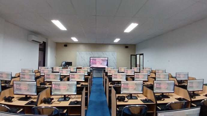 Portfolio Lab Bahasa Deluxe Interactive
